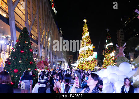 BANGKOK, Tailandia - 21 novembre 2017: Buon Natale e Felice Anno Nuovo 2018 evento è che mostra un CentralWorld, il popolare e il grande centro commerciale in Foto Stock