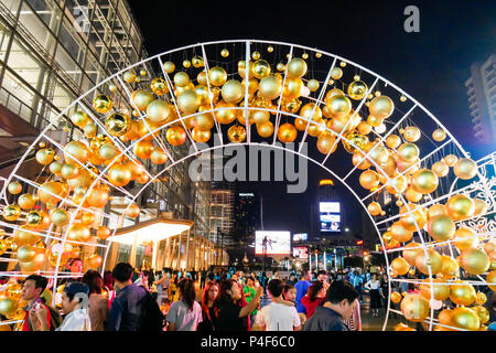 BANGKOK, Tailandia - 21 novembre 2017: Buon Natale e Felice Anno Nuovo 2018 evento è che mostra un CentralWorld, il popolare e il grande centro commerciale in Foto Stock