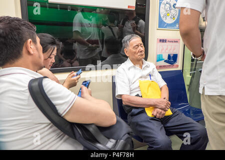 Priorità,poltrone,alla metropolitana, treno,carrello,MRT,Taipei,Taipei City,Taiwan,città,isola,Repubblica di Cina,roc,Cina,cinesi taiwanesi,,Asia,asiatica, Foto Stock