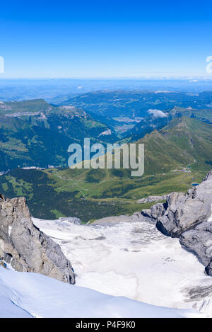 Vista dalla piattaforma Jungfraujoch a Lauterbrunnen, Alpi Bernesi in Svizzera - destinazione di viaggio in Europa Foto Stock