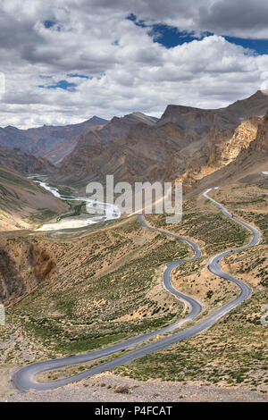 Luogo famoso Gata loop su Manali - Leh road in Ladakh, India Foto Stock