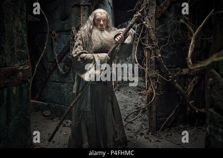 Pellicola originale titolo: HOBBIT: la desolazione di SMAUG. Titolo inglese: HOBBIT: la desolazione di SMAUG. Regista: Peter Jackson. Anno: 2013. Stelle: IAN MCKELLEN. Credito: Metro Goldwyn Mayer / Album Foto Stock