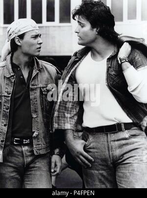 Pellicola originale titolo: 21 JUMP STREET. Titolo inglese: 21 JUMP STREET. Regista: Stephen J. CANNELL. Anno: 1987. Stelle: Johnny Depp; PETER DELUISE. Credito: 20TH CENTURY FOX TV / Album Foto Stock