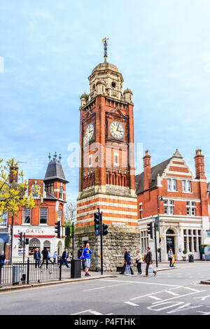 La Torre dell Orologio in Crouch End, Londra, Regno Unito, eretto nel 1895 in "l'apprezzamento e il riconoscimento dei servizi pubblici" di Henry Reader Williams (1822-97) Foto Stock