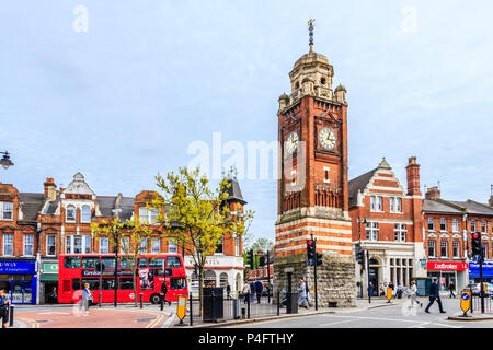 La Torre dell Orologio in Crouch End, Londra, Regno Unito, eretto nel 1895 in "l'apprezzamento e il riconoscimento dei servizi pubblici" di Henry Reader Williams (1822-97) Foto Stock