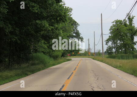 Uno scenario pittoresco lungo il bluff Road e l'Illinois e Michigan Canal nel centro storico di Lemont, Illinois. Foto Stock