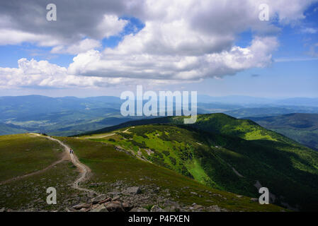 Sentiero attraverso i monti Tatra. Babia Gora peak Foto Stock