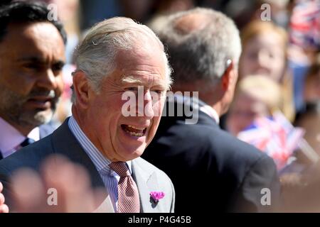 Salisbury, Regno Unito . Il 22 giugno, 2018. Il principe Carlo e Camilla Duchessa di Cornovaglia Visitate Salisbury nel riconoscimento del programma di recupero che sta accadendo nella città. Credito: Finnbarr Webster/Alamy Live News Foto Stock