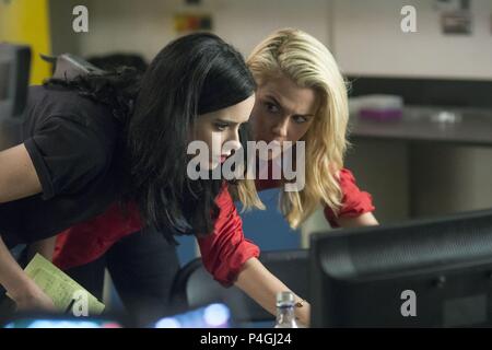 Pellicola originale titolo: JESSICA JONES. Titolo inglese: JESSICA JONES. Regista: STEPHEN SURJIK; SIMON CELLAN JONES. Anno: 2015. Stelle: Rachael Taylor; KRYSTEN RITTER. Credito: NETFLIX / Album Foto Stock