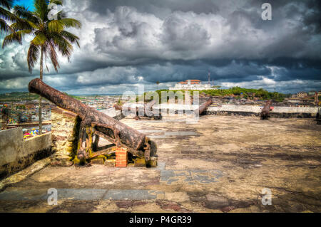 Vista aerea di fortezza Coenraadsburg dal tetto del castello di Elmina in Ghana Foto Stock