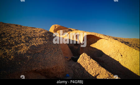 Boulder paesaggio vicino a Djanet Tassili, Algeria Foto Stock