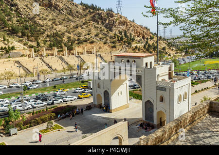 Shiraz, Iran - 24 Marzo 2018: vista del Corano Gate è gate storico a Shiraz Foto Stock