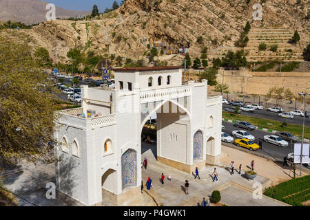 Shiraz, Iran - 24 Marzo 2018: vista del Corano Gate è gate storico a Shiraz Foto Stock