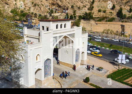 Shiraz, Iran - 24 Marzo 2018: vista del Corano Gate è gate storico a Shiraz Foto Stock