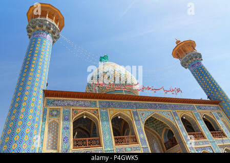 Shiraz, Iran - Marzo 25, 2018: specchiata mausoleo di Sayyed Alaeddin Hossein Foto Stock