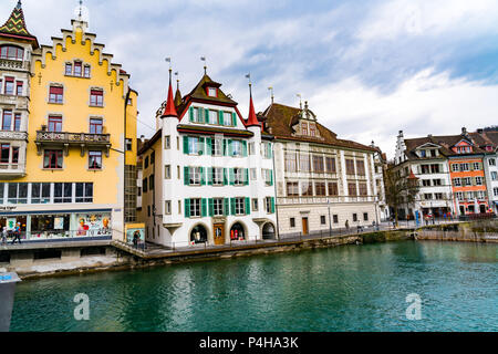 Lucerna, Svizzera - 30 Marzo 2018 : Vista del centro storico di Lucerna e il lago di Lucerna in Svizzera Foto Stock