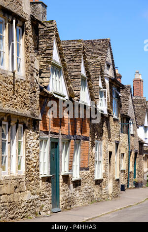 Intorno al villaggio di wiltshire di Lacock vicino a Chippenham Wiltshire, Inghilterra uk storico cottage in pietra Foto Stock