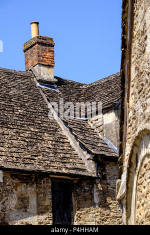 Intorno al villaggio di wiltshire di Lacock vicino a Chippenham Wiltshire, Inghilterra uk storico cottage in pietra Foto Stock