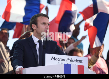 4 maggio 2017 - Albi, Francia: francese candidato presidenziale Emmanuel Macron offre un discorso sulla Place de Vigan in Albi durante la sua campagna finale del rally, tre giorni prima del suo run-off contro Marine Le Pen. Emmanuel Macron lors de son dernier incontro, elettorale trois jours avant le secondo tour de la presidentielle. Foto Stock