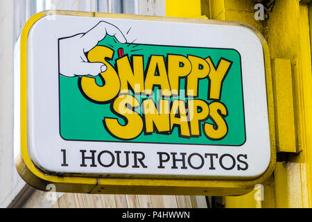 LONDON, Regno Unito - 16 FEBBRAIO 2018: il logo di un Snappy scatta retail outlet nel centro di Londra, il 16 febbraio 2018. Snappy scatta sono un British photog Foto Stock