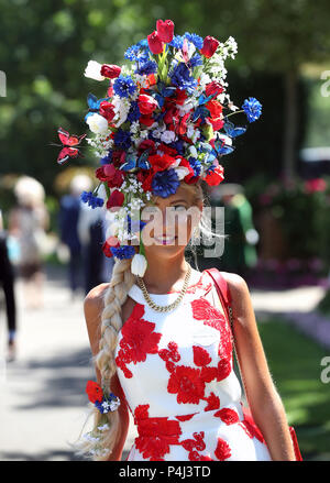 Miss Natalia spiaggia durante il giorno quattro di Royal Ascot a Ascot Racecourse. Foto Stock