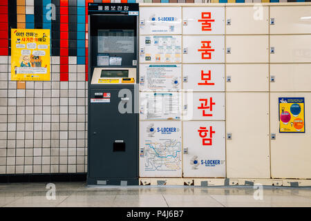 Seoul, Corea del Sud - 6 Marzo 2016 : Metropolitana coin locker Foto Stock