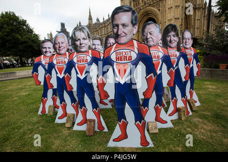 15 ritagli di supereroi con facce di chiave Tory MPs ribelle al di fuori del Parlamento davanti a mercoledì comuni del voto di dare al Parlamento un voto su Brexit. Foto Stock