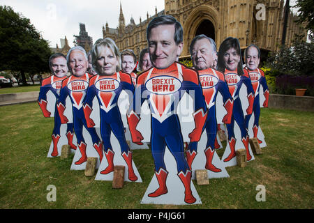 15 ritagli di supereroi con facce di chiave Tory MPs ribelle al di fuori del Parlamento davanti a mercoledì comuni del voto di dare al Parlamento un voto su Brexit. Foto Stock