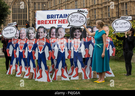 15 ritagli di supereroi con facce di chiave Tory MPs ribelle al di fuori del Parlamento davanti a mercoledì comuni del voto di dare al Parlamento un voto su Brexit. Foto Stock