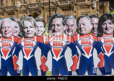 15 ritagli di supereroi con facce di chiave Tory MPs ribelle al di fuori del Parlamento davanti a mercoledì comuni del voto di dare al Parlamento un voto su Brexit. Foto Stock