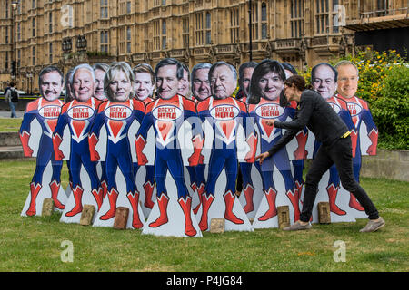 15 ritagli di supereroi con facce di chiave Tory MPs ribelle al di fuori del Parlamento davanti a mercoledì comuni del voto di dare al Parlamento un voto su Brexit. Foto Stock