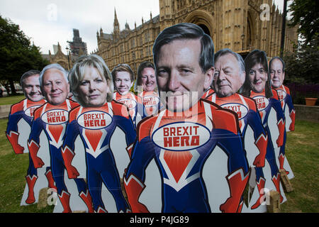 15 ritagli di supereroi con facce di chiave Tory MPs ribelle al di fuori del Parlamento davanti a mercoledì comuni del voto di dare al Parlamento un voto su Brexit. Foto Stock