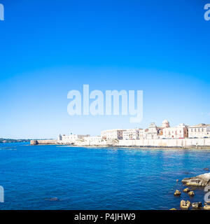 Siracusa, Italia - 18 Maggio 2018: vista della zona di Ortigia, il centro di Siracusa, Sicilia, all'inizio della stagione estiva Foto Stock