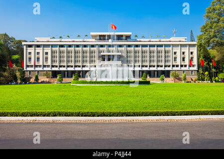 Indipendenza Palace o Palazzo della Riunificazione è un pubblico principale punto di riferimento nella città di Ho Chi Minh in Vietnam Foto Stock