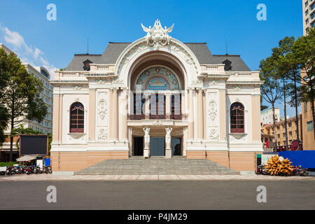 Il Teatro Comunale di Ho Chi Minh City o Saigon Opera House è un opera house di Ho Chi Minh City in Vietnam Foto Stock