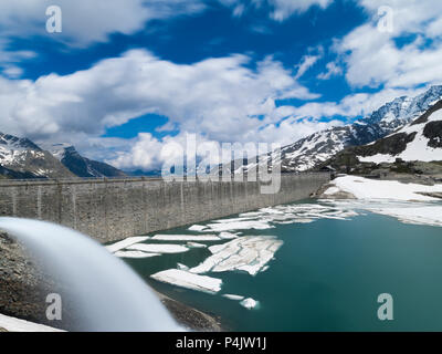 Serrù diga, il Parco Nazionale del Gran Paradiso, Piemonte, Italia Foto Stock