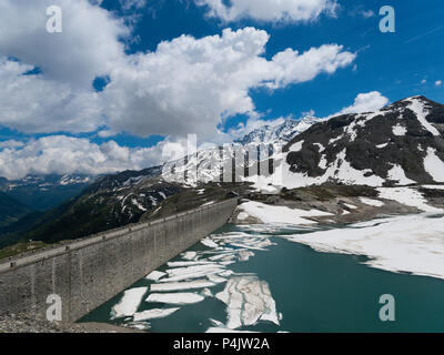 Serrù diga, il Parco Nazionale del Gran Paradiso, Piemonte, Italia Foto Stock