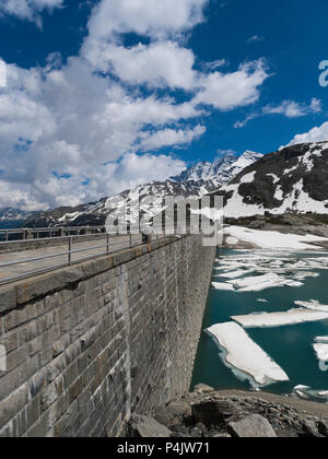 Serrù diga, il Parco Nazionale del Gran Paradiso, Piemonte, Italia Foto Stock