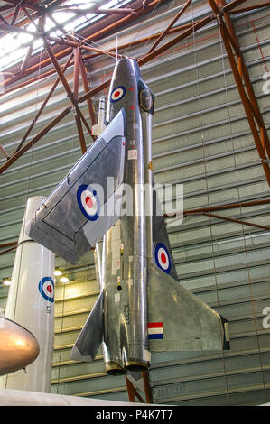 English Electric Lightning jet da combattimento aereo sul display nella nazionale di guerra fredda Esposizione, Museo della RAF Cosford. Royal Air Force fulmine sul display Foto Stock