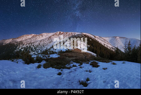 Notte panorama di montagna nella Repubblica slovacca, Bassi Tatra Foto Stock