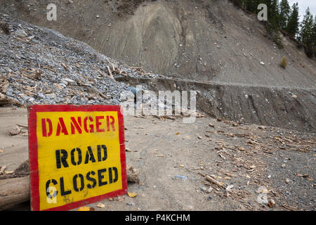 Strada di Montagna in British Columbia chiuso a causa di rockslide, Canada Foto Stock