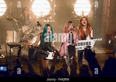 Pellicola originale titolo: JEM e gli ologrammi. Titolo inglese: JEM e gli ologrammi. Regista: JOHN M CHU. Anno: 2015. Stelle: STEFANIE SCOTT; AUBREY PEEPLES; AURORA PERRINEAU. Credito: ALLSPARK FOTO/BLUMHOUSE PRO/HASBRO STU/universale/SB PROJ / Album Foto Stock