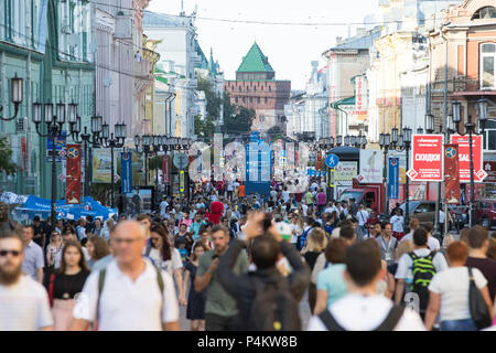 Una vista generale della principale strada pedonale nel centro di Nizhny Novgorod, Russia durante il 2018 FIFA World Cup. Foto Stock