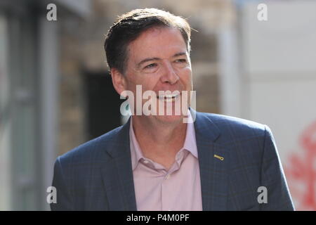 Ex direttore dell'FBI James Comey arriva alla Irish Film Institute, a Dublino. Foto Stock