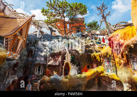 DALAT, VIETNAM - MARZO 13, 2018: Hang Nga guesthouse o Crazy House è un bizzarro Fiabesco edificio a Dalat in Vietnam Foto Stock