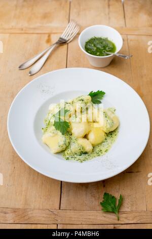 Aglio selvatico gnocchi Foto Stock