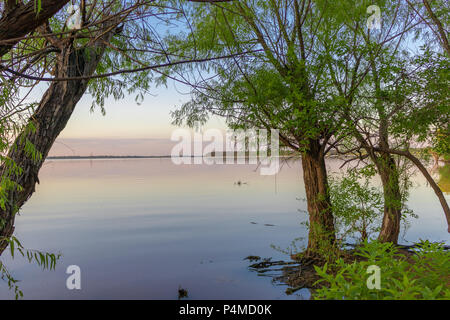 Lago Eufaula in Oklahoma durante l ora d'oro Foto Stock