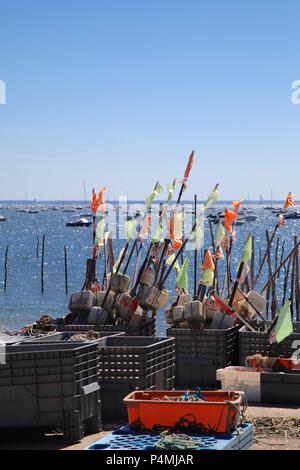 Oyster cultura nel villaggio di Piraillan, Bassin d'Arcachon, Gironde, Francia Foto Stock