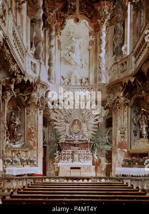 INTERIOR DE LA IGLESIA DE SAN JUAN NEPOMUCENO -altare DECORADO RICAMENTE - PRIMERA MITAD DEL SIGLO XVIII. Autore: ASSAM HERMANOS. Posizione: Iglesia de San Juan Nepomuceno, Monaco di Baviera, Germania. Foto Stock