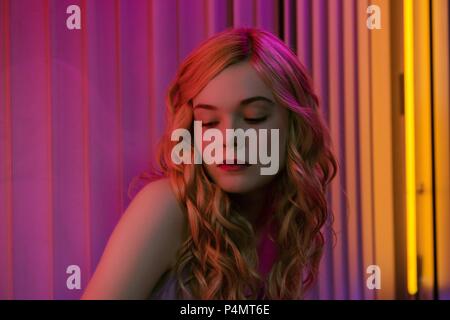 Pellicola originale titolo: il demone al neon. Titolo inglese: il demone al neon. Regista: Nicolas Winding Refn. Anno: 2016. Stelle: ELLE FANNING. Credito: Razzo Spaziale Nazione/VENDIAN ENTERTAINMENT/BOLD FILMS / Album Foto Stock